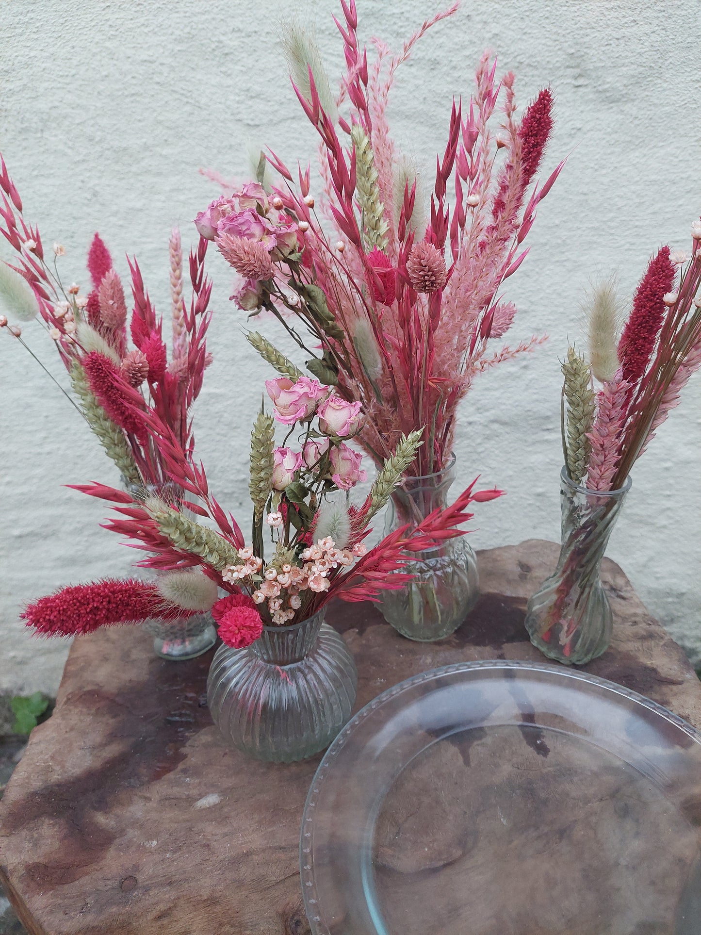 Set van 4 vaasjes met onderbord inclusief droogbloemen roze rood