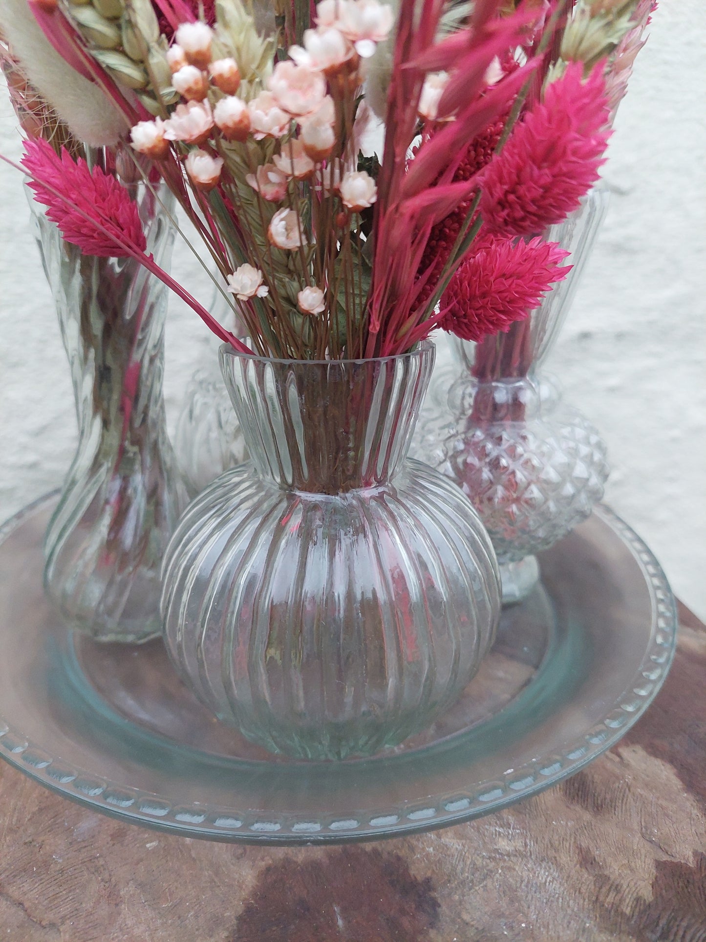 Set van 4 vaasjes met onderbord inclusief droogbloemen roze rood