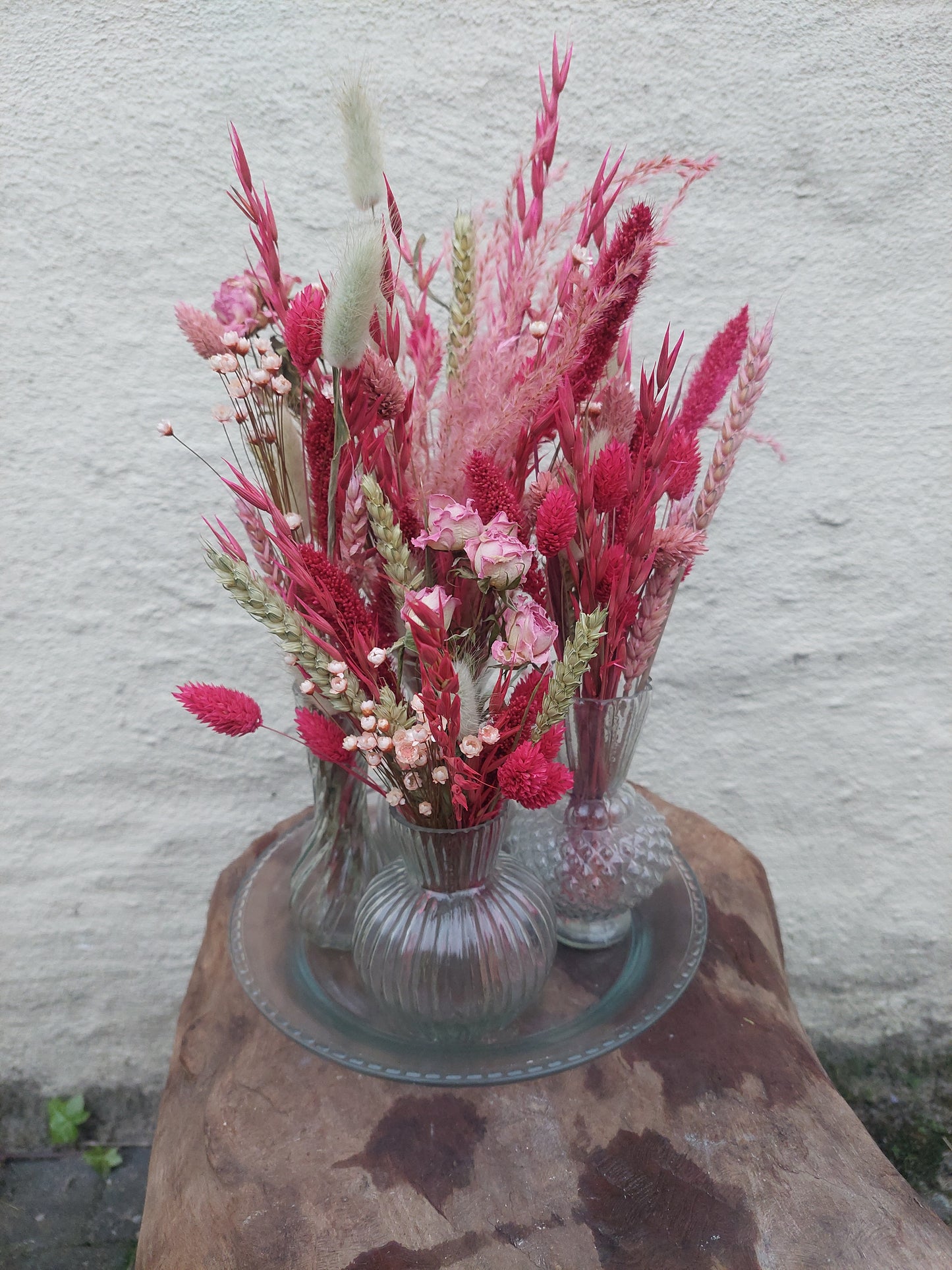 Set van 4 vaasjes met onderbord inclusief droogbloemen roze rood