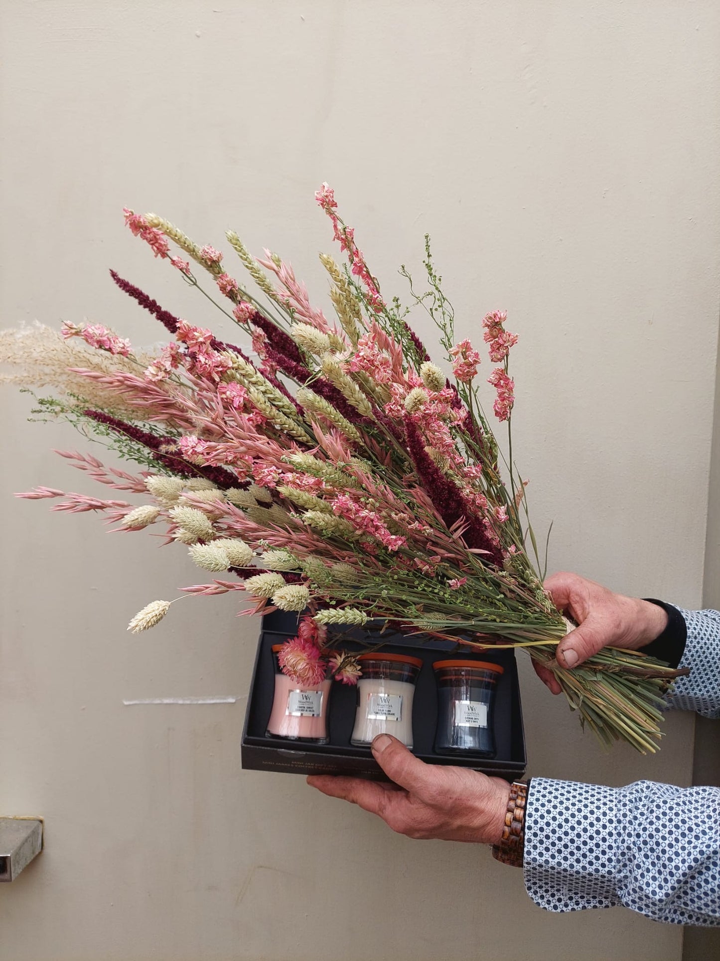 Gift Set Woodwick - Droogbloem boeket + 3 heerlijke geurkaarsen